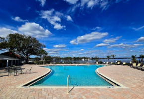 Beautiful Condo Close to Busch Gardens
